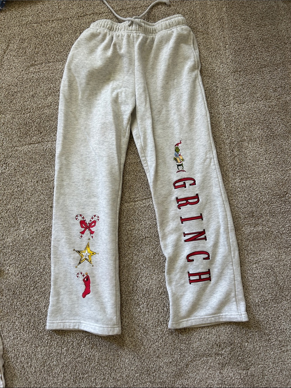 GRINCH Grey Two-Piece Lounge Set - Festive Graphic - Picture 3 of 3